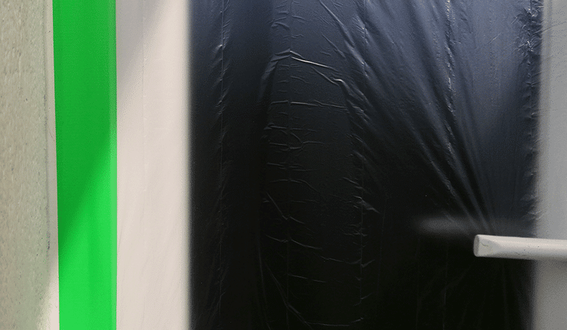 application avec adhésif batimask vert pour fixer bâche de protection de surface en extérieur lima adhésifs